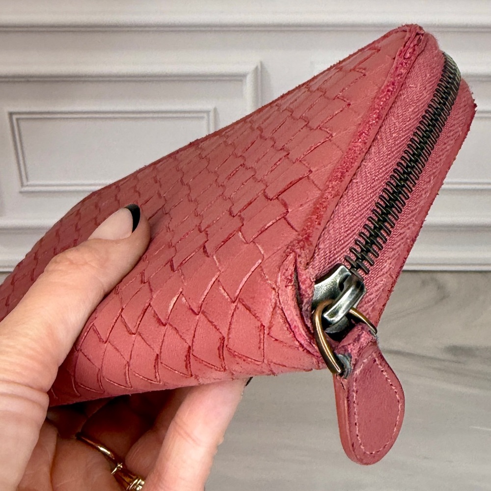 Bottega Veneta Dusty Rose Intrecciato Leather Long Zip Wallet | Full Inclusion - Picture 10 of 14